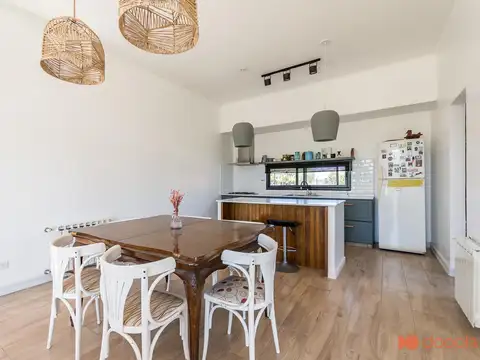 Casa en Venta con 2 cocheras