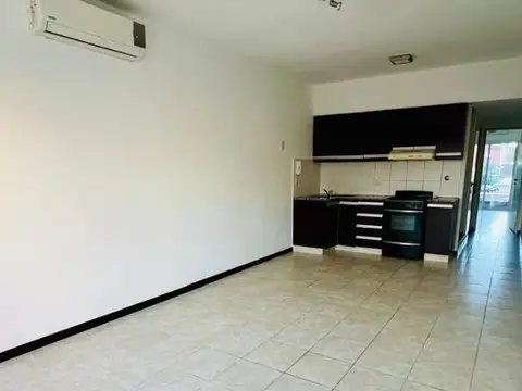 Departamento en Alquiler en Castelar Norte, $ 900.000