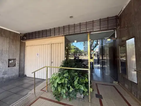 Av Rivadavia 1600 Excelente estado