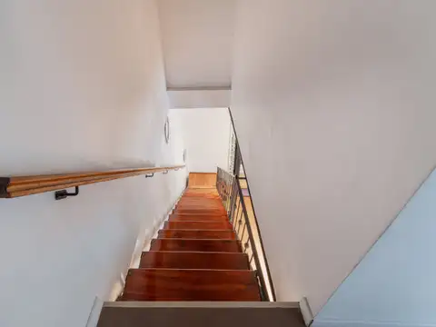 CASA EN LOTE PROPIO CON COCHERA, PATIO Y TERRAZA – VILLA GENERAL MITRE