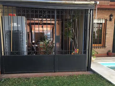 Casa 6 ambientes con 4 baños