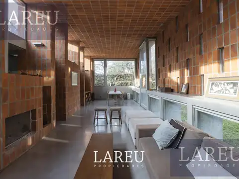 Casa en Venta en Los Robles del Monarca, USD 240.000