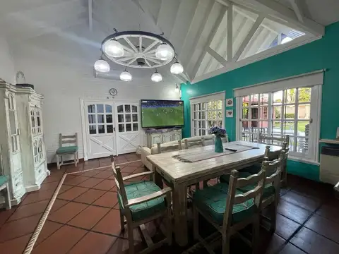 Casa en Venta con 4 cocheras