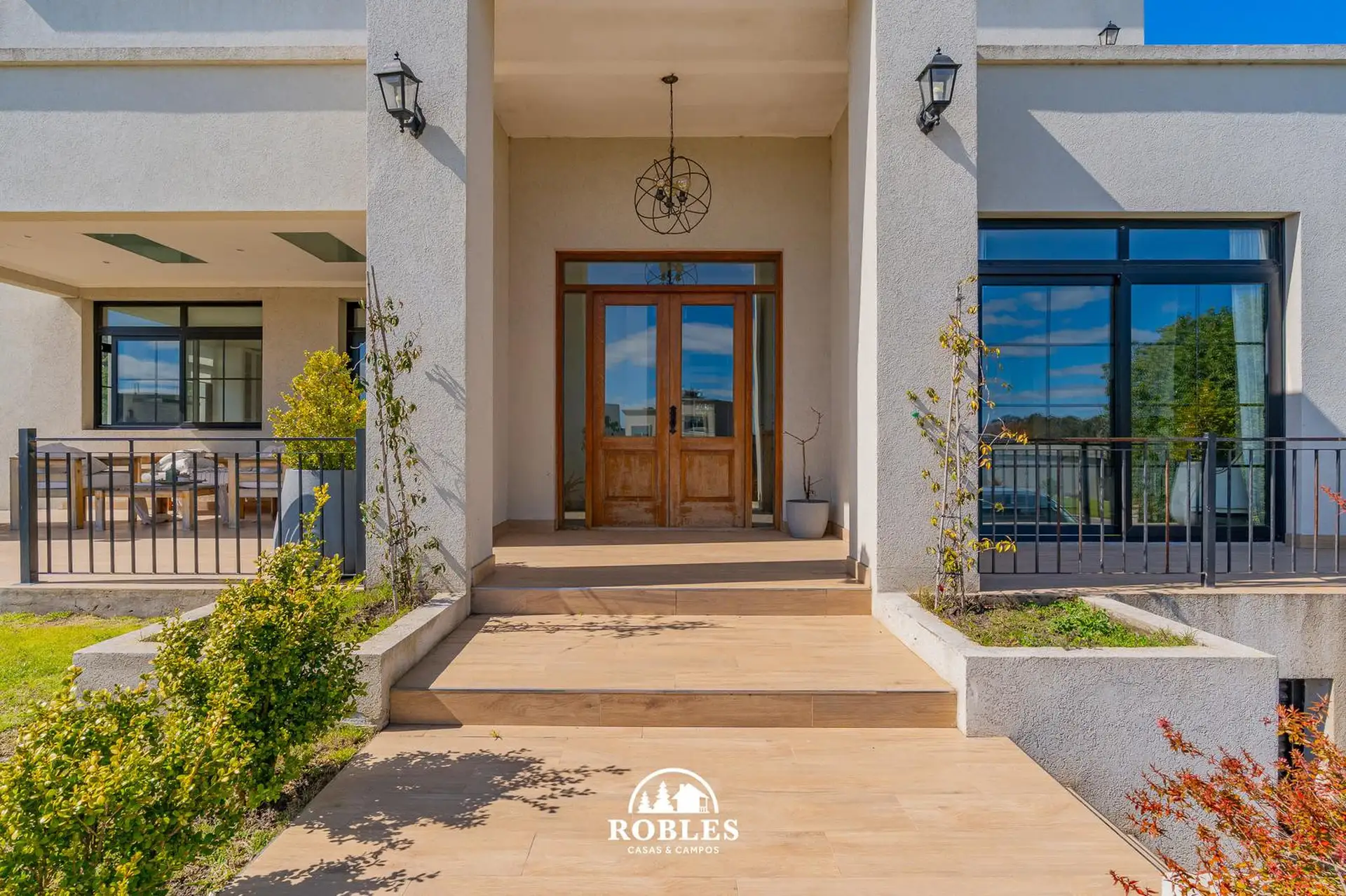 Casa estilo moderno en el barrio privado Arenas del Sur