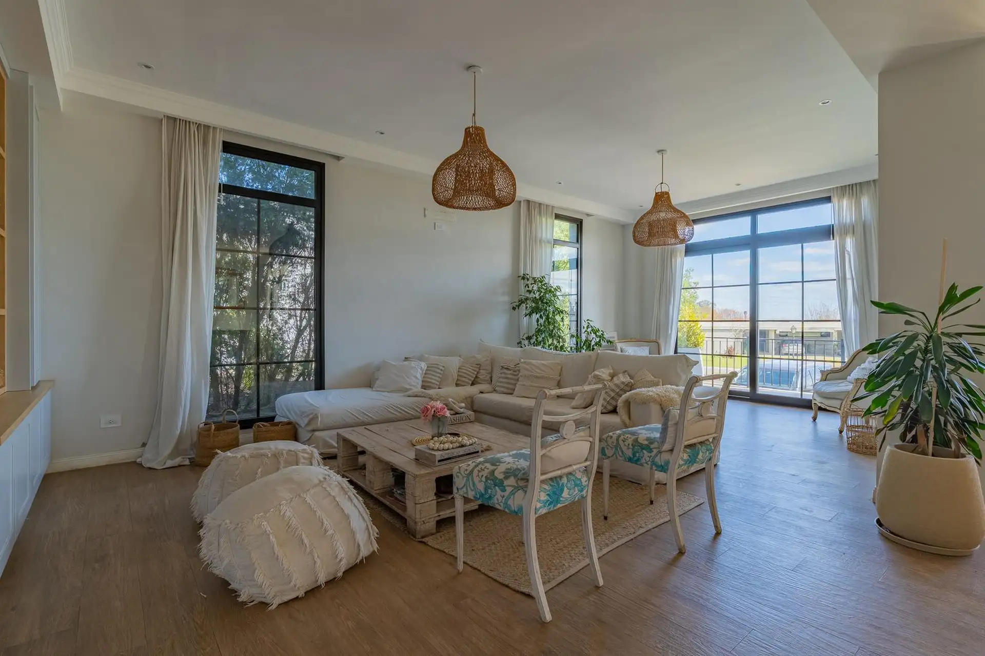 Casa estilo moderno en el barrio privado Arenas del Sur