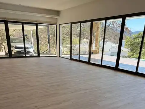 Casa 4 ambientes con 3 baños