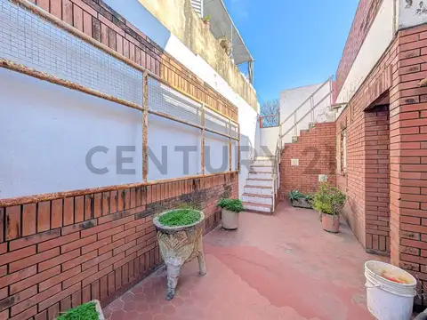 Casa 5 ambientes con 2 baños