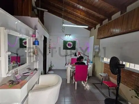 Casa 8 ambientes con 5 baños