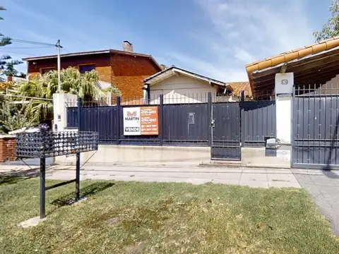 Casa en Venta de 3 Ambientes con Jardín - Olivos