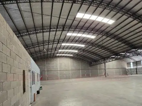 EXCELENTE NAVE DE 1800 M² EN EL PARQUE INDUSTRIAL DE MORÓN