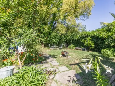 VENTA DE CASA 3 AMBIENTES C/COCHERA CUBIERTA Y GRAN PARQUE EN SAN ISIDRO G.B.A.