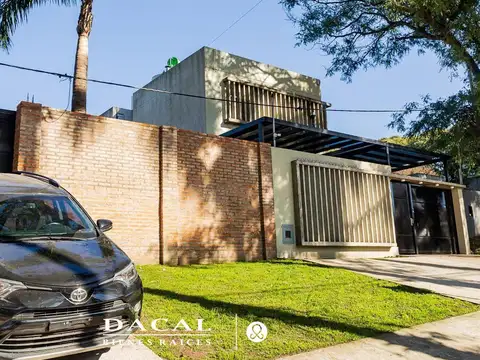 Casa en venta en  Villa Elisa