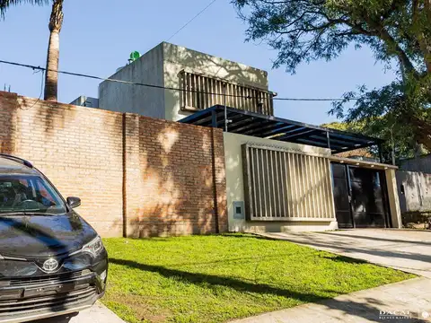 Casa en venta en  Villa Elisa