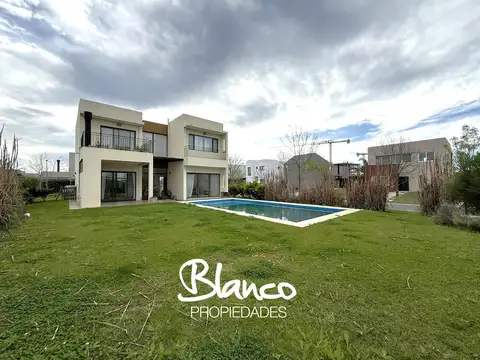 Puertos del Lago - Araucarias 100