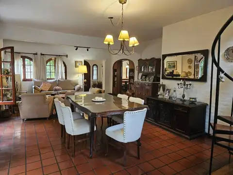 Casa en Venta con 4 cocheras