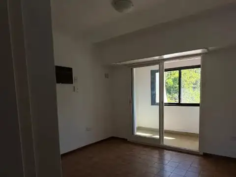 Casa en Alquiler con 2 cocheras