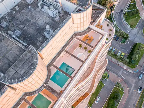 Penthouse en venta en edificio Millenium con vista al mar 100