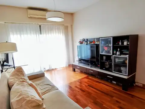 Hermoso 4 amb! 2 baños completos! y cochera fija cubierta! IMPERDIBLE!