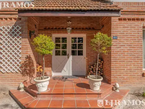 Casa 6 ambientes con 4 baños