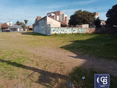 Venta de Lote Comercial para desarrollo de 6 pisos en Pilar Centro