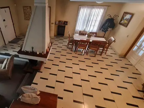 Casa en Venta con 4 cocheras