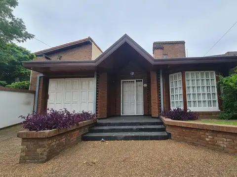 Venta Casa 4 amb con jardin, garage pasante en Quilmes Oeste