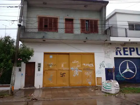 Departamento con 4 ambientes en planta alta