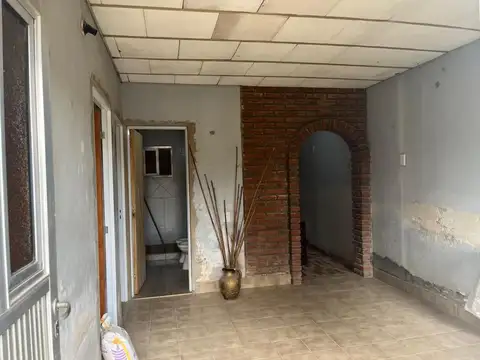Casa 6 ambientes con 1 baño
