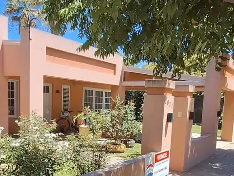 VENTA CASA CON GRAN TERRENO - SARMIENTO