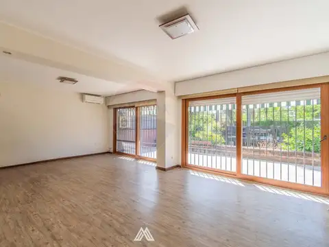 Casa en Venta con 4 cocheras