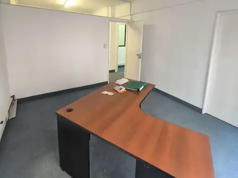 Oficina 4 ambientes con 1 baño