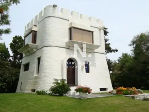 Casa 6 ambientes con 5 baños