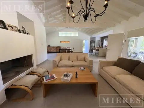 Casa 6 ambientes con 3 baños