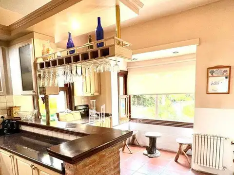 Casa en venta de 5 ambientes c/ cochera en Belén de Escobar