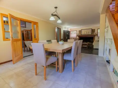 Casa 6 ambientes con 2 baños