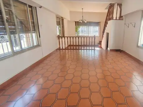 CASA 5 AMBIENTES CON PATIO COCHERA Y TERRAZA
