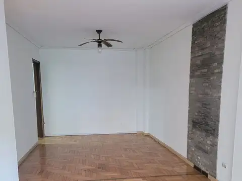 Cnel Ramon Falcon 2800, Piso 1