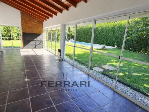Casa en Venta con 3 cocheras