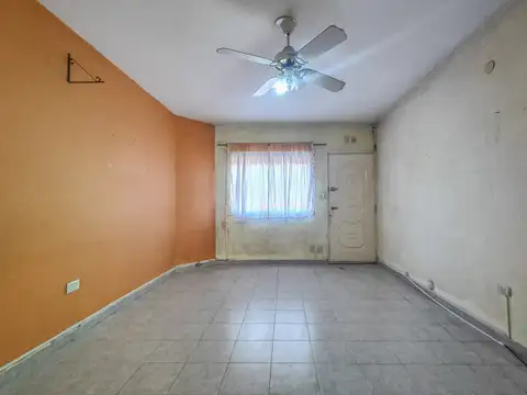 VENTA DEPARTAMENTO DE 2 AMBIENTES CON PATIO EN SANTOS LUGARES