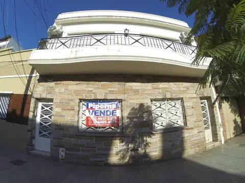 Departamento en venta en Flores 3 AMBIENTES AL FRENTE CON PATIO MUY BUENO