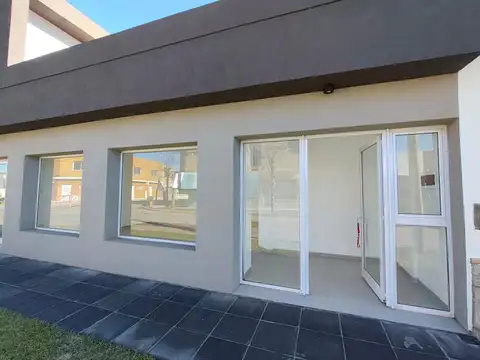 VENTA LOCAL A ESTRENAR ANTE ESQUINA EN LUJAN