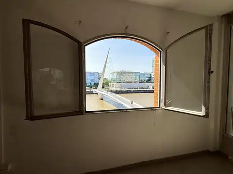 VENTA Oficina frente al puente de la mujer en OPORTUNIDAD Alicia Moreau de Justo