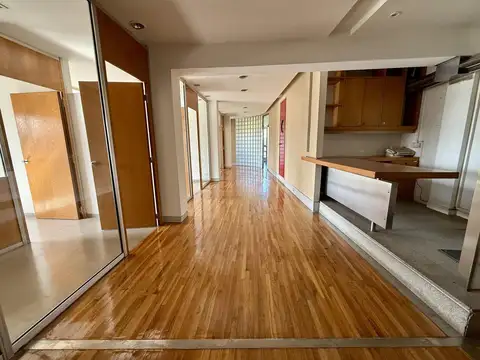 VENTA Oficina frente al puente de la mujer en OPORTUNIDAD Alicia Moreau de Justo