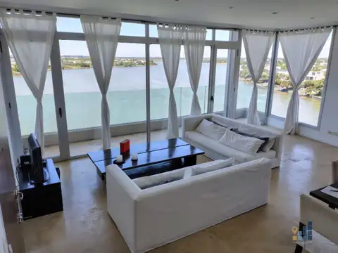 Departamento en alquiler anual con Muebles. Terraza con piscina propia...