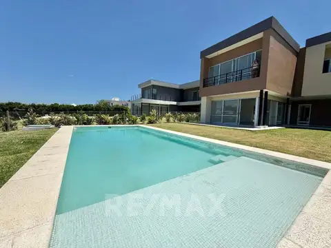 Casa venta B°nautico San Juan al rio Lujan-Tigre