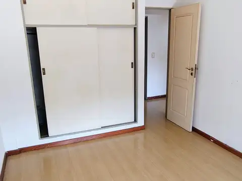 Departamento tres ambientes con patio