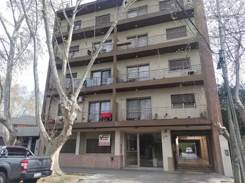 DEPARTAMENTO 2 AMBIENTES y COCHERA