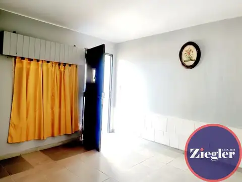 Casa en venta c/ cochera en Grand Bourg