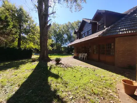 Casa 6 ambientes con 4 baños