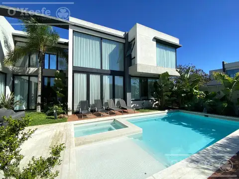 Casa en venta en hormigón visto, con piscina climatizada, detalles de categoría, Fincas de Hudson